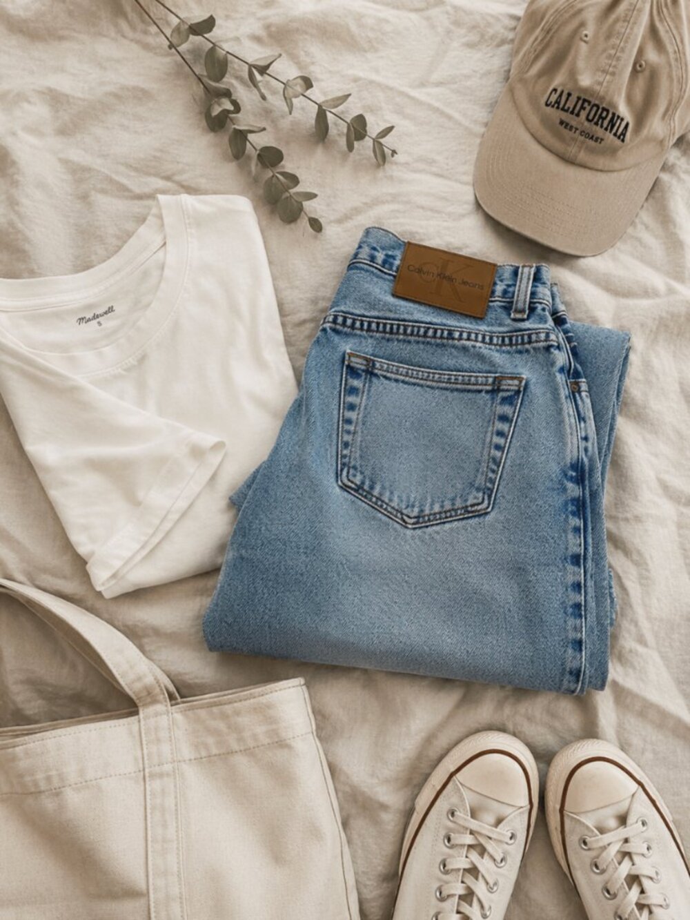 Calvin Klein Jeans Easy Fit Jean Light Wash Vintage Style Denim Women’s Size 4